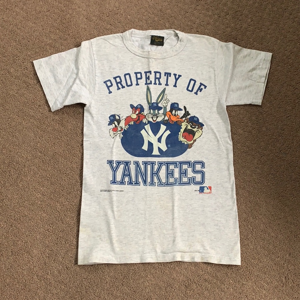 Vintage Yankees/looney tune tee